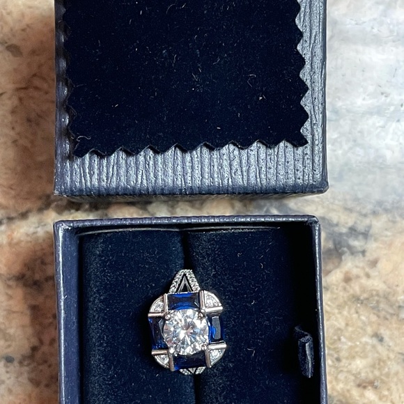 Stauer blue Spinal Ring .925 Sterling Silver Band Sizes 6 and 7 - Picture 4 of 5